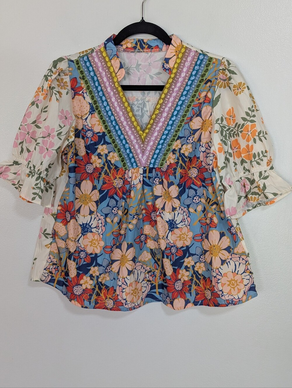 NWOT Unbranded Boho Mixed Floral Embroidered Ric Rac Trim Top Medium